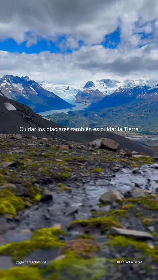 #DÍADELATIERRA 🌎 Cada 22 de abril, el mundo conmemora el Día de la Tierra, una fecha para reconectar con nuestro planeta y, sobre todo, para reflexionar sobre las problemáticas ambientales que enfrentamos

❄️ Desde @glaciareschilenos las y los invitamos a mantener siempre viva la curiosidad y el compromiso por aprender. Conocer nuestro territorio es el primer paso para convertirnos en agentes activos de su protección.
Este Año Internacional de la Conservación de los Glaciares es una oportunidad perfecta para descubrir y maravillarse con los más de 26 mil glaciares que recorren Chile de norte a sur.

🩵 Cuidar los glaciares también es cuidar la Tierra.

“Las acciones y decisiones que tomemos el día de hoy, construirán el futuro para la naturaleza, comunidades y glaciares”
~Fundación Glaciares Chilenos~

🎥 Video: @guille.andes
📍 Ubicación: Valle Dickson, Paso Oggioni, Parque Nacional Torres del Paine, región de Magallanes, Chile

🔵 Si valoras nuestro trabajo, puedes apoyarnos con una donación desde $3.000. Comenta GLACIAR y te enviamos más información.

#glaciareschilenos #yoprotejolosglaciares #díadelatierra #earthday